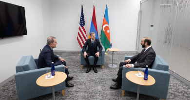 Secretary of State Antony Blinken meets with Armenian Foreign Minister Ararat Mirzoyan and Azerbaijan Foreign Minister Jeyhun Bayramov at the George Shultz National Foreign Affairs Training Center in Arlington, Virginia, on May 4, 2023. [State Department photo by Chuck Kennedy/ Public Domain]
