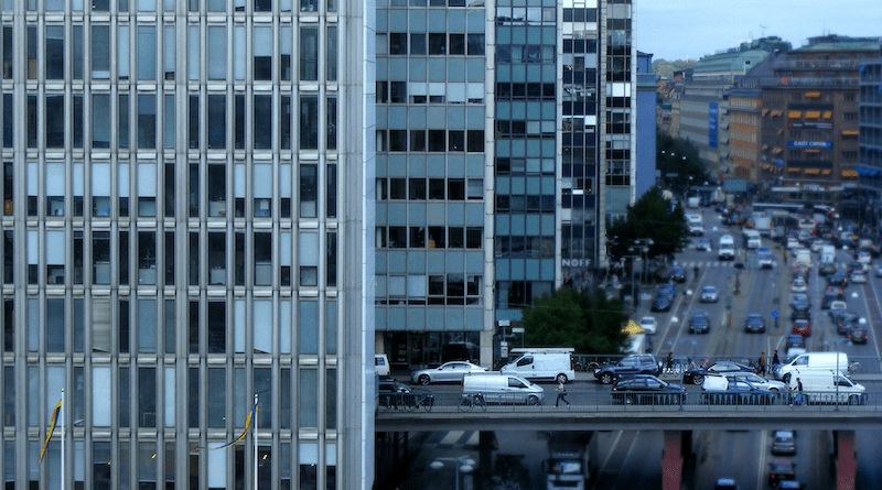 The Chalmers researchers' study has demonstrated a decline in work performance at noise levels as low as 40 dB. Near busy roads, it is difficult to achieve good indoor sound environments, even with well-insulated buildings and windows. Photo: Pixabay