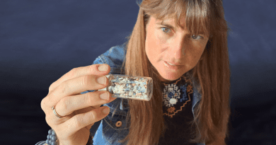 Lead author, Dr Sarah-Jeanne Royer, holding a sample of microplastics. CREDIT: Iyvonne Khoo, CC-BY 4.0 (https://creativecommons.org/licenses/by/4.0/)