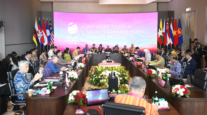 At the 26th ASEAN Political-Security Community (APSC) Council Meeting in Labuan Bajo, Indonesia, SecGen of ASEAN Dr Kao Kim Hourn briefing attendees. Photo Credit: ASEAN