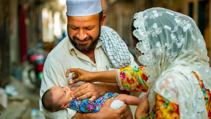 Infant in Pakistan receives oral polio vaccine. Photo Credit: UNICEF/Pakistan/Mehdi Bukhari
