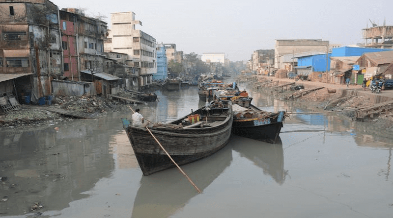 Migrants to rapidly growing cities often live in informal settlements subject to flooding and hazard. Chattogram, Bangladesh. CREDIT: MISTY project