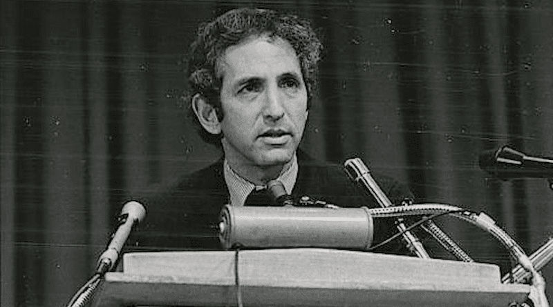 Daniel Ellsberg in 1972. Photo Credit: Gotfryd, Bernard, photographer, Wikipedia Commons