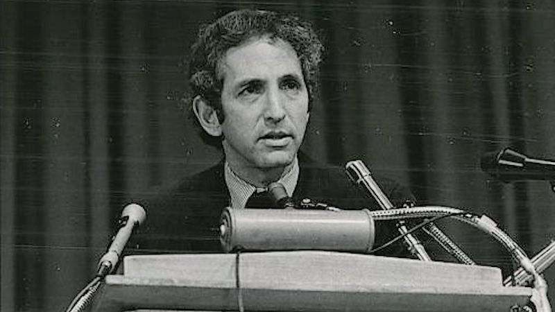 Daniel Ellsberg in 1972. Photo Credit: Gotfryd, Bernard, photographer, Wikipedia Commons