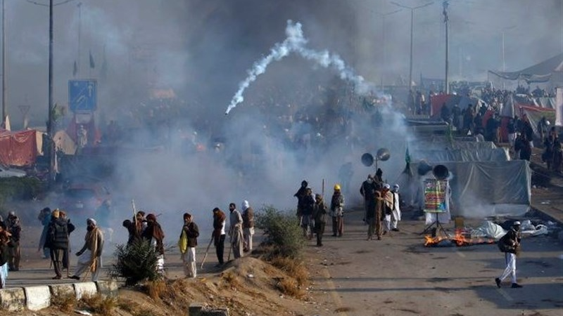 Protestors in Pakistan face off against the army. Photo Credit: Tasnim News Agency