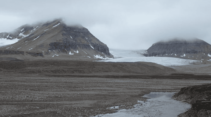 Svalbard in the Arctic in summer. Dust from the land without snow cover greatly contributes to the formation of ice crystals in the low-level clouds. CREDIT: Yutaka Tobo, National Institute of Polar Research