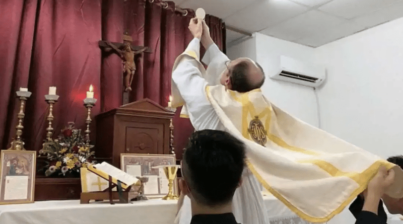 Many young Catholics in Malaysia are gathering regularly for Sunday Masses at chapels managed by a priest of the traditionalist Society of Saint Pius X (SSPX). (Photo: fsspx.news)
