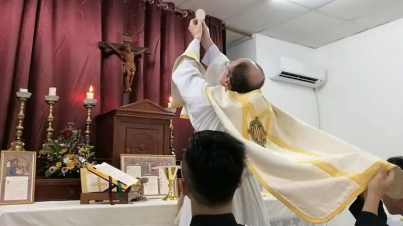 Many young Catholics in Malaysia are gathering regularly for Sunday Masses at chapels managed by a priest of the traditionalist Society of Saint Pius X (SSPX). (Photo: fsspx.news)