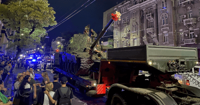 A tank with flowers in the muzzle during military mutiny of Yevgeny Prigozhin and the Wagner Group in Rostov-on-Don, Russia (24/06/2023). Photo Credit: Fargoh, Wikimedia Common
