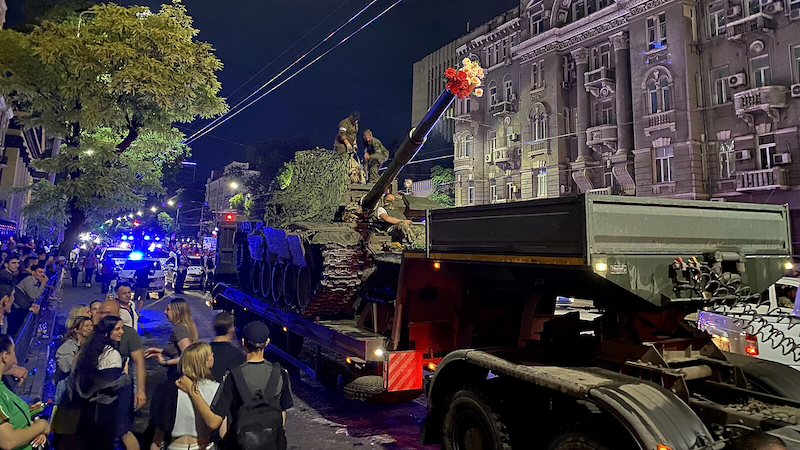 A tank with flowers in the muzzle during military mutiny of Yevgeny Prigozhin and the Wagner Group in Rostov-on-Don, Russia (24/06/2023). Photo Credit: Fargoh, Wikimedia Common