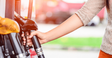 Many people can't afford higher gas prices, and are not able to buy an electric car. We need to have these debates in the open, argues professor Alexander Ruser (Illustration photo: iStockphoto)