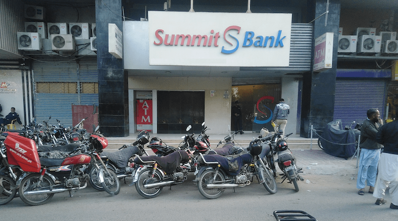 Summit Bank in Karachi, Pakistan. Photo Credit: Sareena Moin, Wikipedia Commons