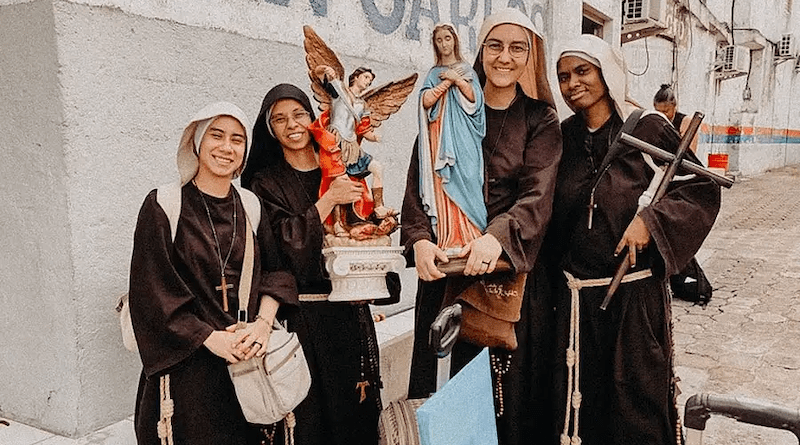 The Sisters of the Fraternity of the Poor Ones of Jesus Christ | Facebook Fraternidade O Caminho