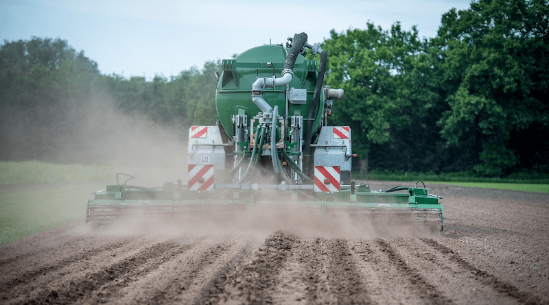 tractor farm agriculture fertilizer