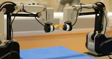 Dual arm robot holding crisp CREDIT: Yijiong Lin