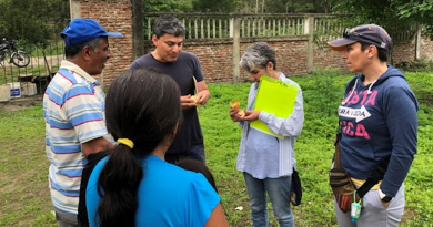 Rommel Montúfar (center), Pontificia Universidad Católica del Ecuador, collected survey data in tagua harvesting communities in coastal Ecuador.