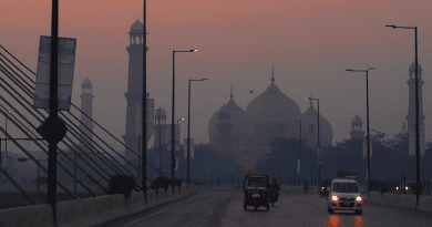 lahore pakistan air pollution mosque