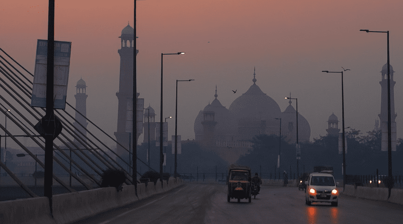 lahore pakistan air pollution mosque