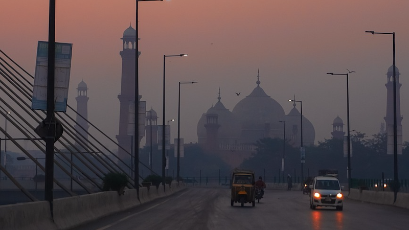 lahore pakistan air pollution mosque