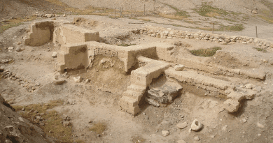 Dwelling foundations unearthed at Tell es-Sultan in Jericho. Photo Credit: A. Sobkowski, Wikipedia Commons