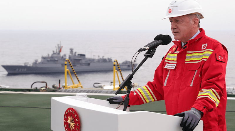 Turkey's President Recep Tayyip Erdoğan inspects the Tuna-1 zone of the Sakarya field. Photo Credit: Twitter (Presidency of the Republic of Turkey)