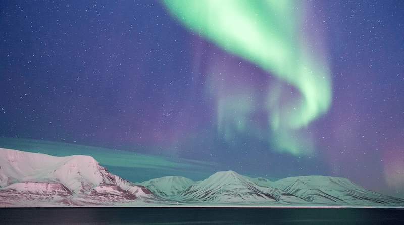 arctic snow norther lights aurora borealis