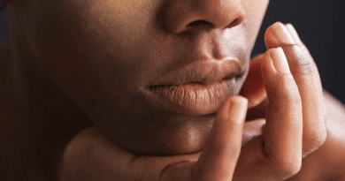 black woman hands suffer