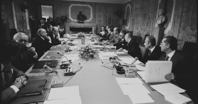 First G6 summit at the Chateau de Rambouillet in November 1975 – Public Domain