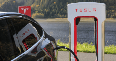 Tesla car auto electric vehicle charger