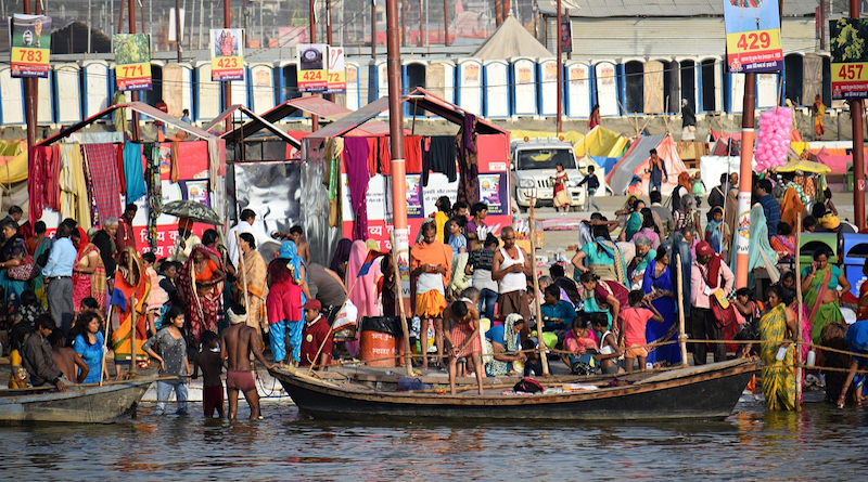 india crowd people river