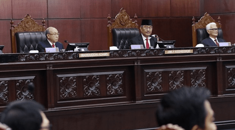 Honorary panel member of the Constitutional Court Jimly Asshiddiqie (seated second from left) presides over a Constitutional Court meeting on whether a court ruling was ethically flawed, Jakarta, Nov. 7, 2023. [Eko Siswono Toyudho/BenarNews]