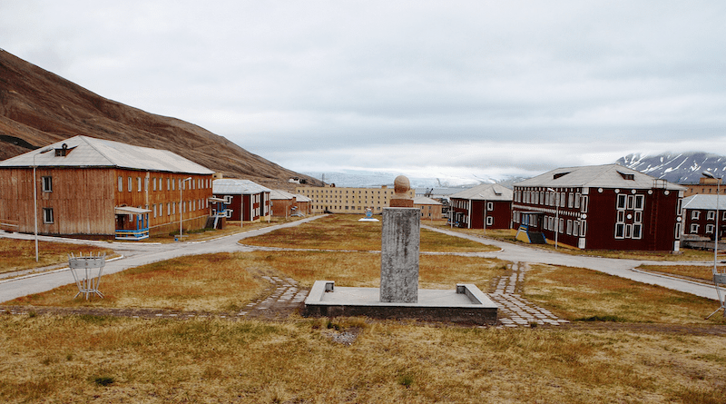 The former Russian settlement of Pyramiden, on the Svalbard archipelago. Photo Credit: Bjoertvedt, Wikipedia Commons