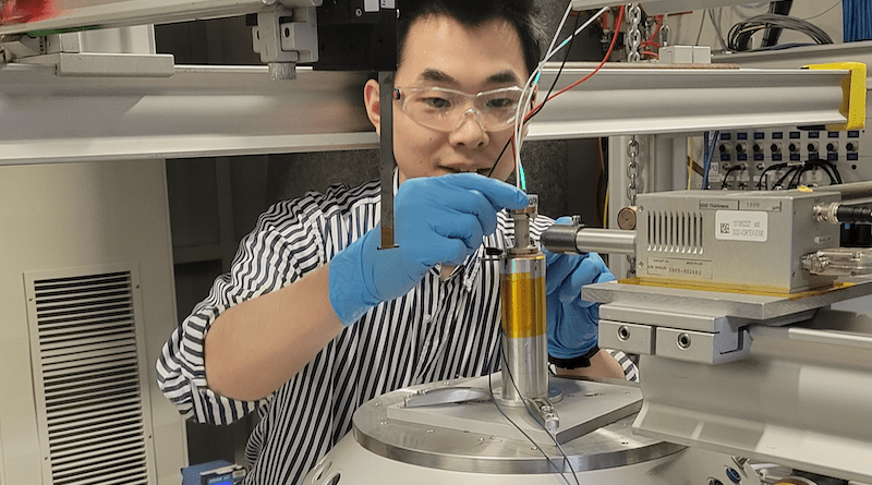 Postdoc Qiucheng Xu, preparing the reactor. Photo: Bjørt Oladottir Joensen.