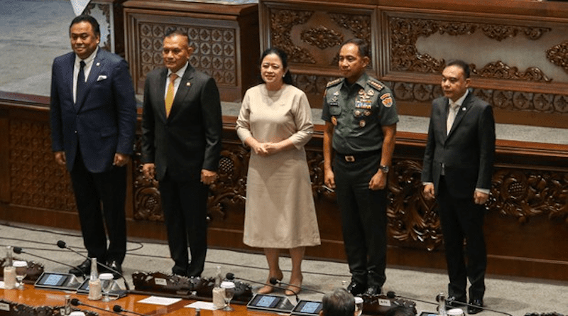 Gen. Agus Subiyanto, the new Indonesian military commander, (second from right), is joined by House members Rachmad Gobel (left), Lodewijk Freidrich Paulus, Speaker Puan Maharani and Sufmi Dasco Ahmad in Jakarta after lawmakers approved his appointment, Nov. 21, 2023. Photo Credit: Eko Siswono Toyudho/BenarNews