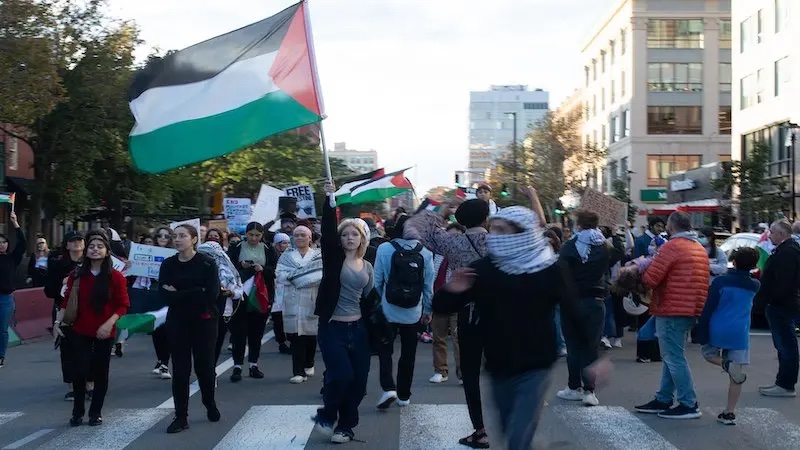 Students protesting in favor of Palestine in Cambridge, Massachusetts. Photo Credit: John Doe, Wikipedia Commons