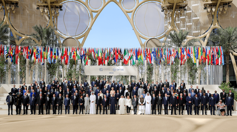 Family photo of COP28 in Dubai. Photo Credit: Fotografía oficial de la Presidencia de Colombia, Wikipedia Commons