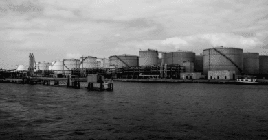 oil tanks reserve port