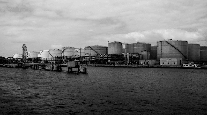 oil tanks reserve port