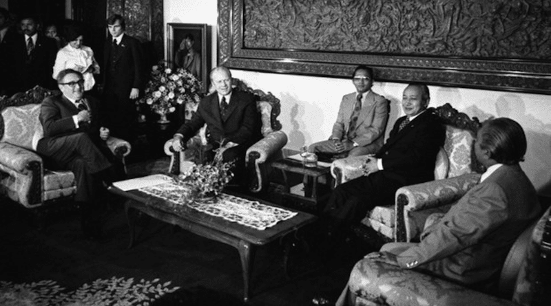 U.S. Secretary of State Henry Kissinger (left) and U.S. President Gerald Ford (second from left) meet with Indonesian President Suharto (second from right) and Indonesian Foreign Minister Adam Malik (first from right) at the Istana Merdaka palace in Jakarta, Dec. 6, 1975. [David Hume Kennerly/ White House Photographs/Courtesy Gerald R. Ford Presidential Library]