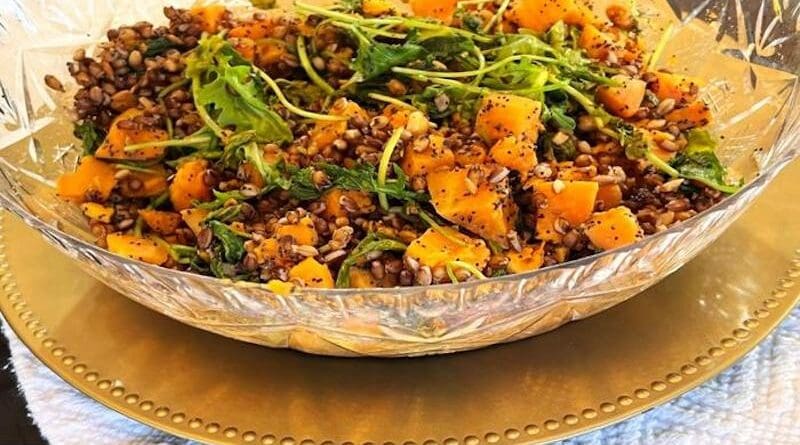This salad made up of soybeans, poppy seeds, barley, kale, peanuts, sweet potato and sunflower seeds could be the optimal meal for men on long-term space missions. CREDIT Adapted from ACS Food Science & Technology 2023, DOI: 10.1021/acsfoodscitech.3c00396