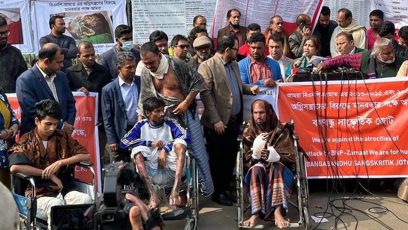 Awami League holds "human chain" rally with burn victims of Opposition violence. (photo supplied)