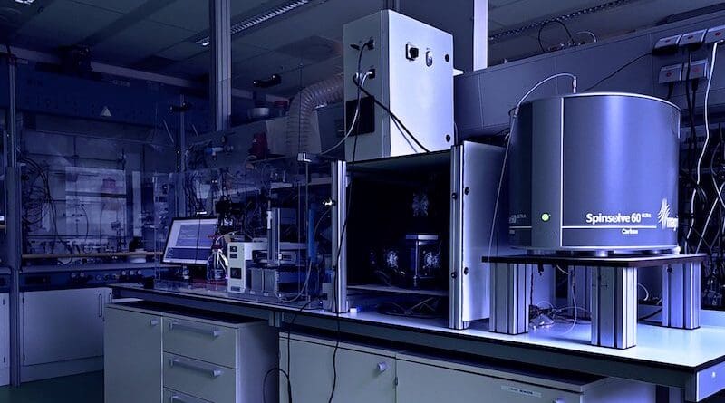 RoboChem is an autonomous benchtop platform for fast, accurate and around-the-clock chemical synthesis. Image: UvA