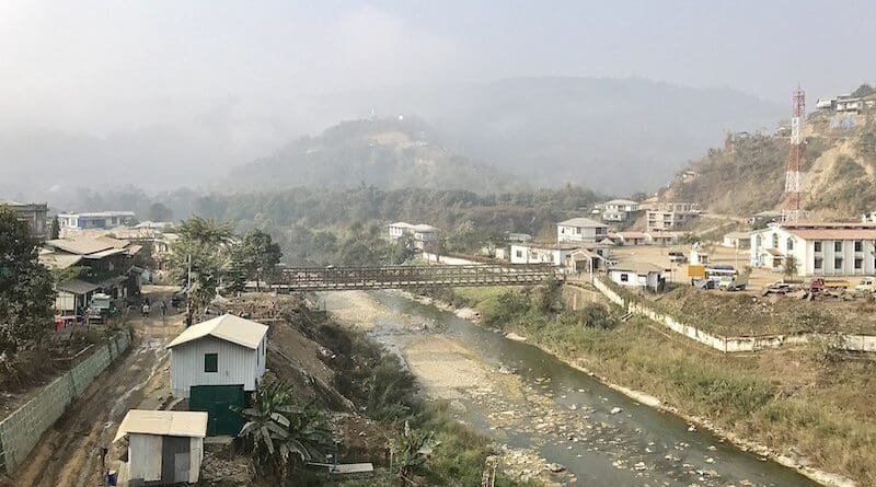 Rickhawdar (left; Myanmar) - Zokhawthar (right; India) border crossing. Photo Credit: Ericwinny, Wikipedia Commons