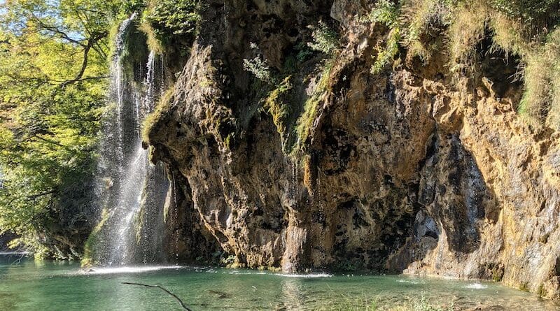 Example of a karst system in the Plitvice Lakes National Park in Croatia: Karst groundwater aquifers are major and important habitats. (photo/©: Robert Reinecke)
