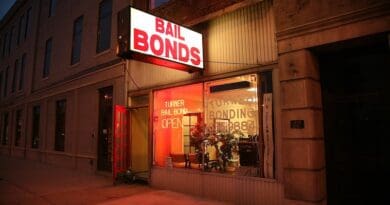 A bail bond agency. Photo Credit: Daniel Schwen, Wikipedia Commons