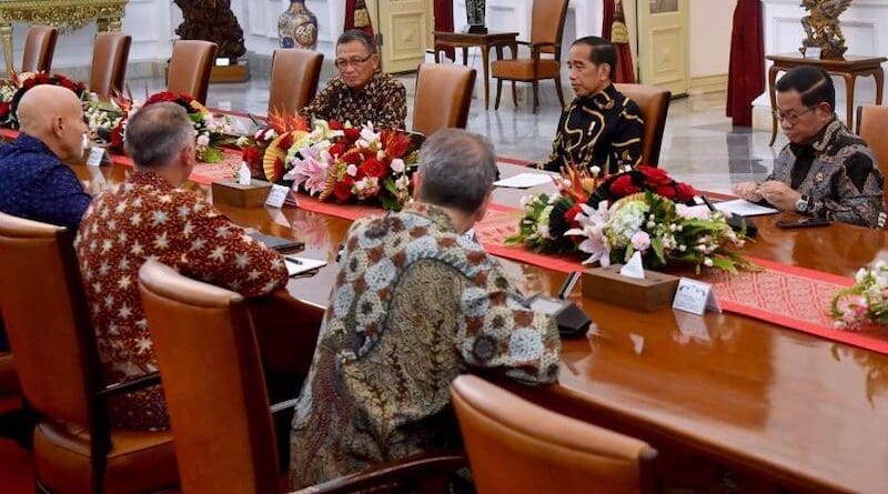 The President of the Republic of Indonesia Joko Widodo meets Eni Chief Executive Officer Claudio Descalzi in Jakarta. Photo Credit: Eni