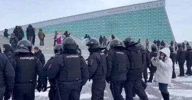 Security forces monitor people in Bashkortostan. Photo Credit: Telegram.me/Сирена