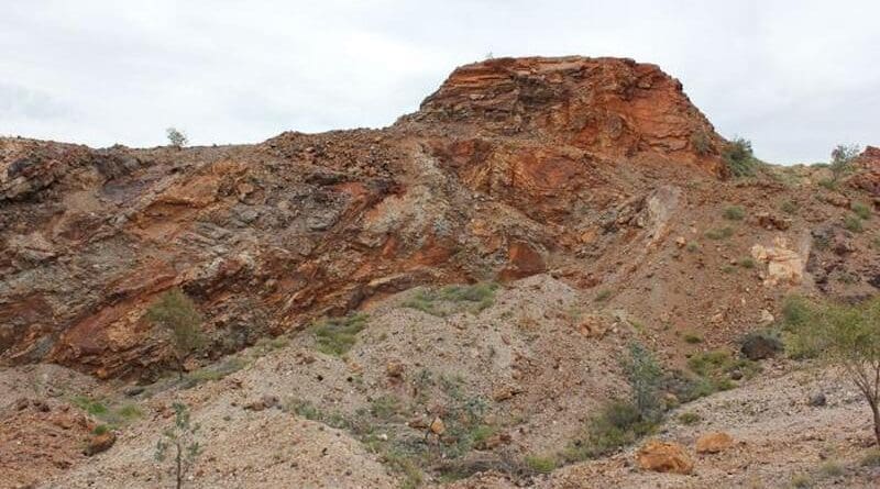Barite quarry in the “Dresser Formation” of the Pilbara Craton. This rocks are around 3.5 million years old and contain evidence of microbial life. CREDIT: Jan-Peter Duda