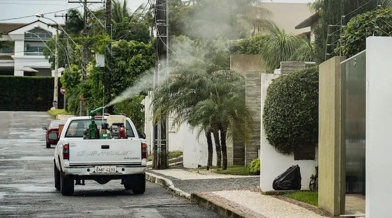 Spraying to control mosquitoes and the spread of dengue in Brazil. Photo Credit: Rafa Neddermeyer, Agencia Brasil