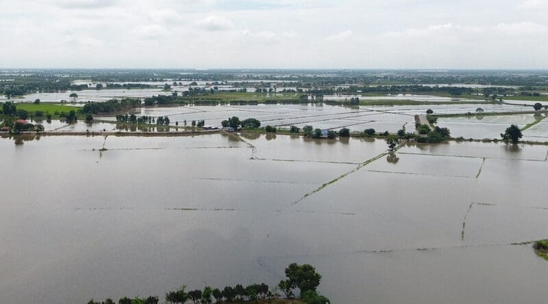 Fields under the water. Floods, tropical cyclones, winter storms and severe thunderstorms –– account for the largest share of economic losses from natural disasters globally, says report. Copyright: Water Alternatives, (CC BY-NC 2.0 DEED).